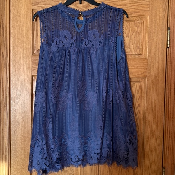 Slate blue lace sleeveless lined blouse - Picture 3 of 4